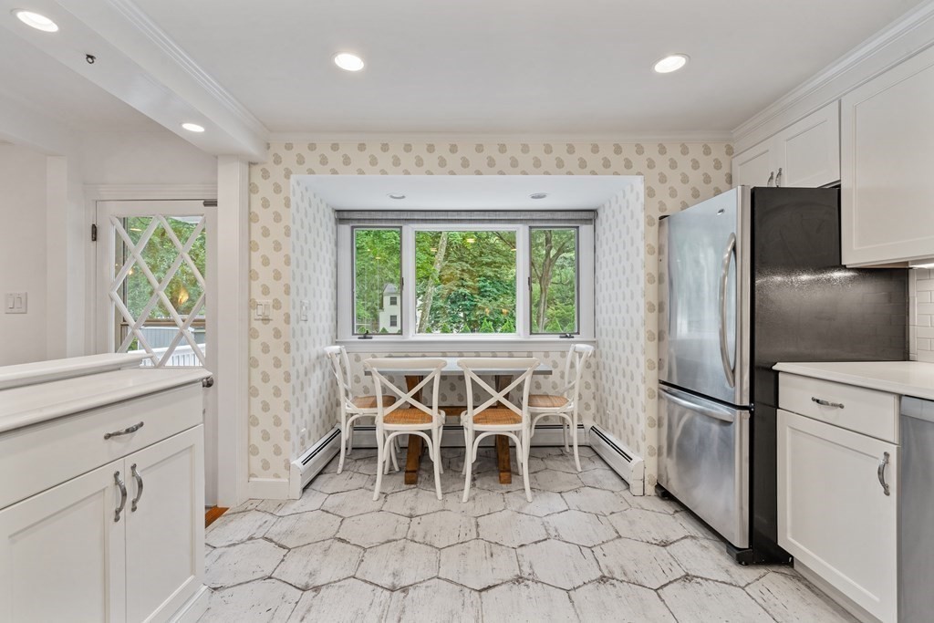 36 Marshall Road Wellesley, MA 02482 - Photo 5 of 28