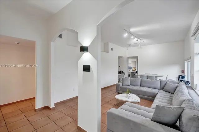 $4,000 | 898 Northwest 131st Avenue, Miami, FL 33182