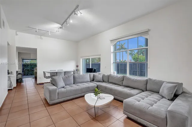 $4,000 | 898 Northwest 131st Avenue, Miami, FL 33182