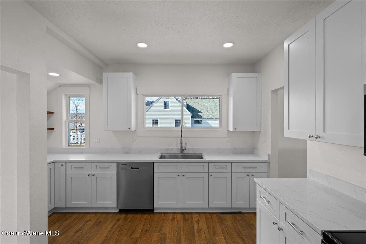 138 Riverside Avenue West Kellogg, ID 83837 - Photo 10 of 25 10-Kitchen