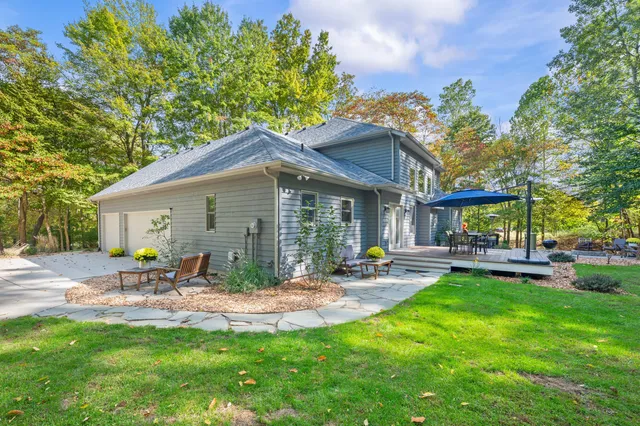 $699,000 | 1560 Stonecreek Drive, Niles, MI 49120