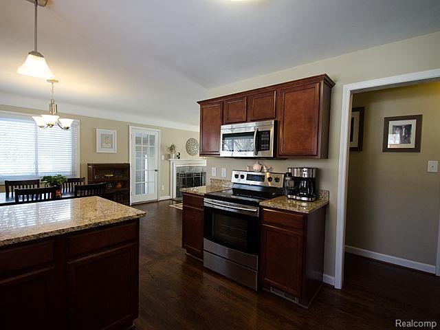 18160 Beverly Road Franklin, MI 48025 - Photo 8 of 38 22_43.jpg