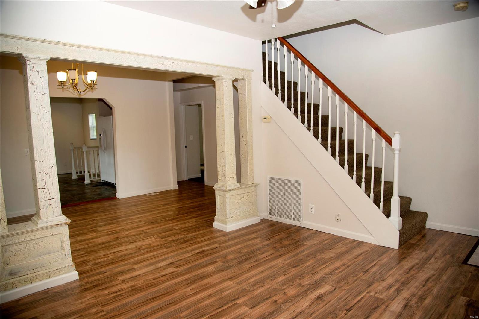 113 West 3rd Street Roxana, IL 62084 - Photo 4 of 32