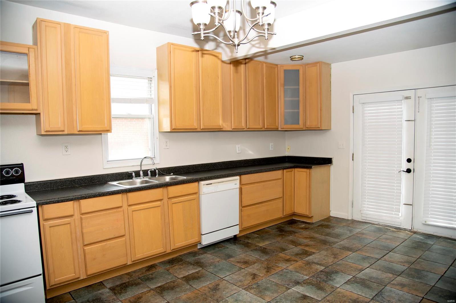 113 West 3rd Street Roxana, IL 62084 - Photo 8 of 32