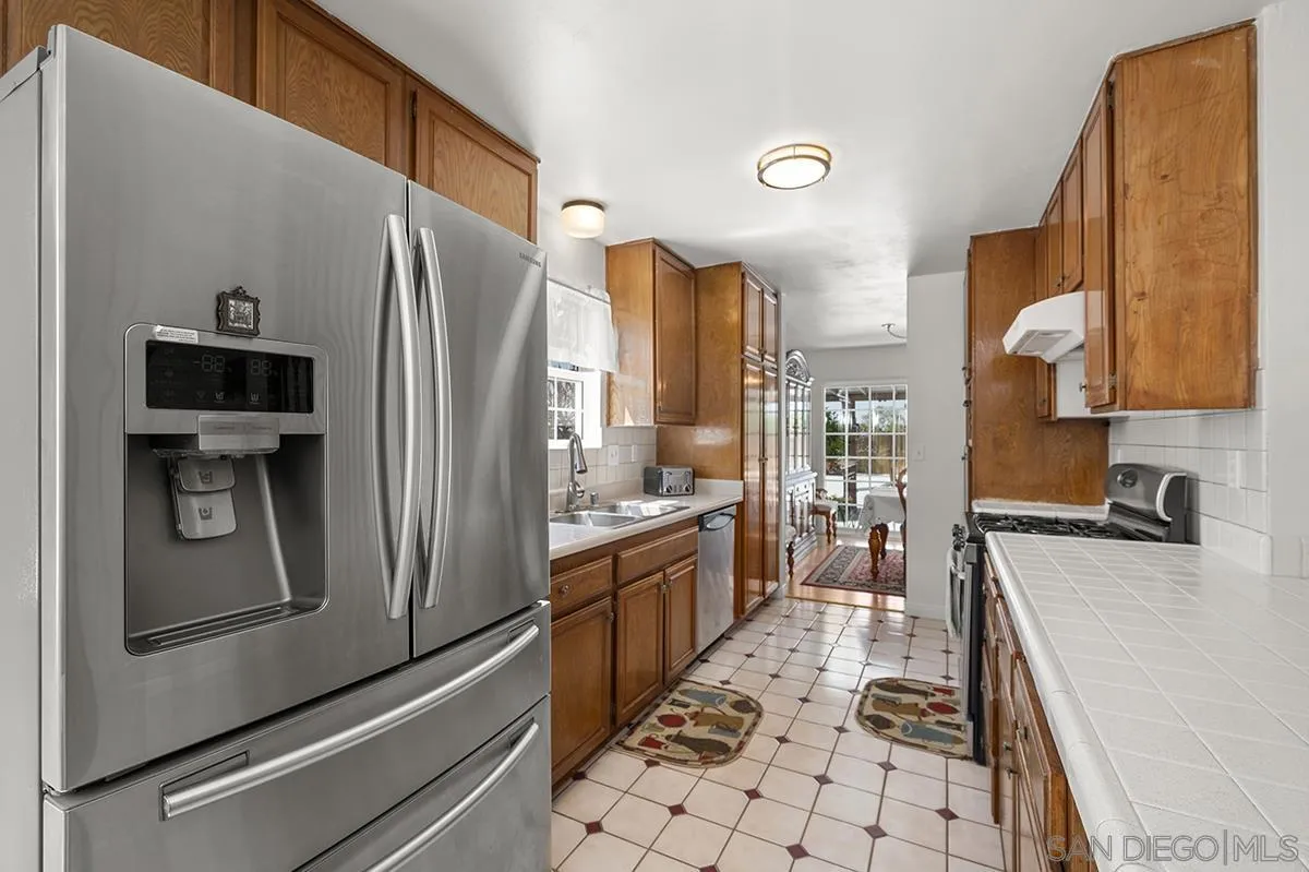 10121 Rayline Way Spring Valley, CA 91977 - Photo 8 of 25 Gallery Image 8