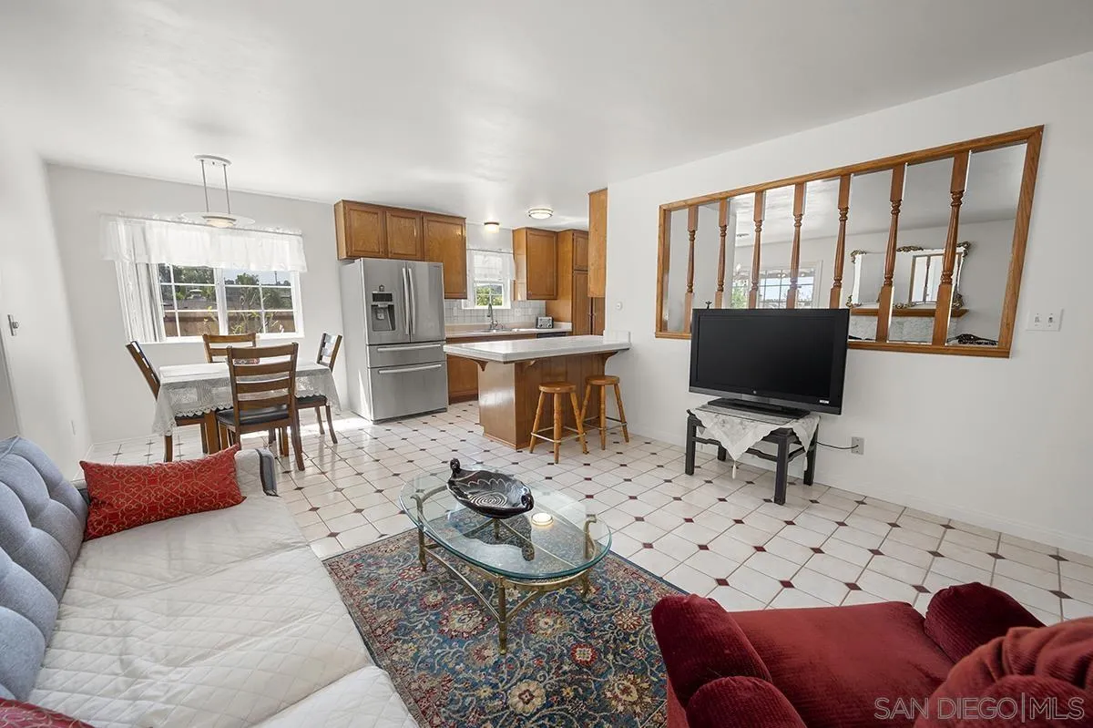 10121 Rayline Way Spring Valley, CA 91977 - Photo 10 of 25 Gallery Image 10