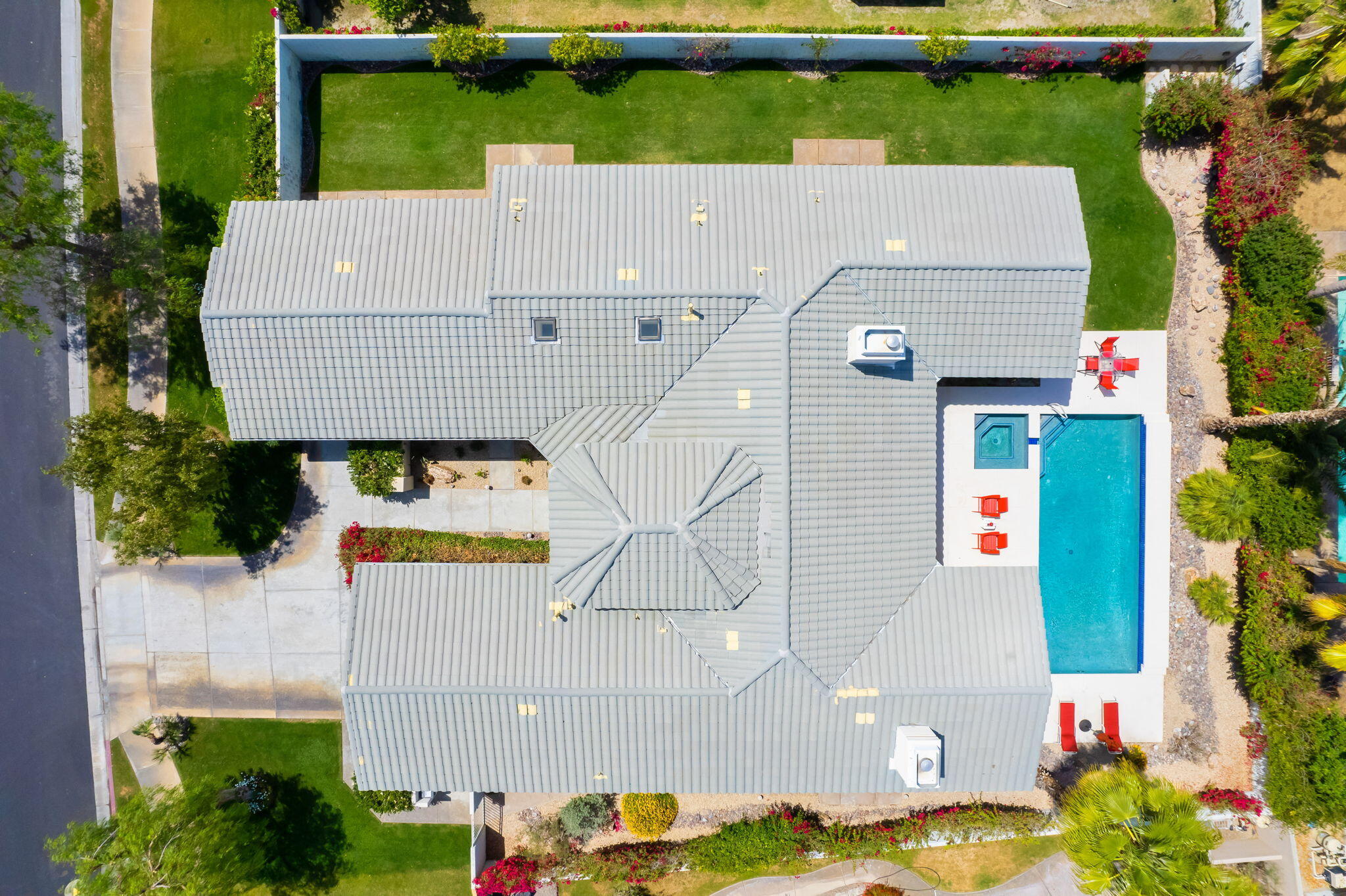 3 King Edward Court Rancho Mirage, CA 92270 - Photo 7 of 57 an aerial view of a house with a yard and potted plants