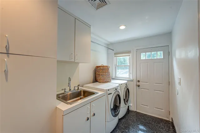 $1,599,000 | 24 Norma Lane, Dix Hills, NY 11746