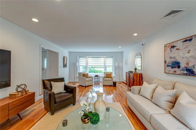 $1,599,000 | 24 Norma Lane, Dix Hills, NY 11746