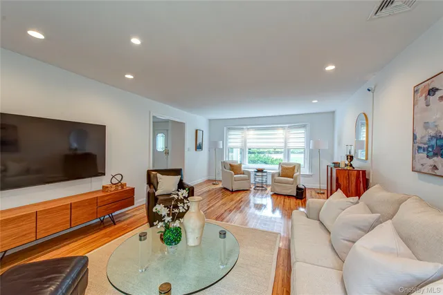 $1,599,000 | 24 Norma Lane, Dix Hills, NY 11746