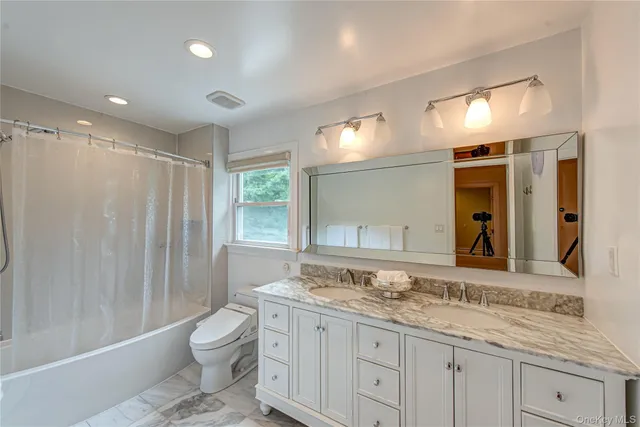 $1,599,000 | 24 Norma Lane, Dix Hills, NY 11746