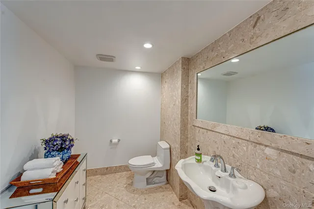 $1,599,000 | 24 Norma Lane, Dix Hills, NY 11746