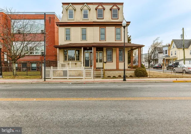 $225,900 | 124 North Broadway, Gloucester City, NJ 08030