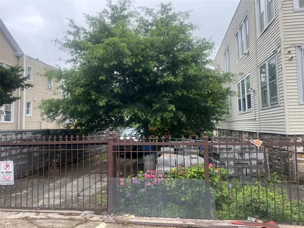 $350,000 | 737 East 224th Street | Wakefield