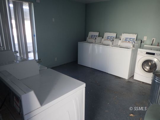 714 North Sanders Street Ridgecrest, CA 93555 - Photo 7 of 15 a utility room with dryer and washer
