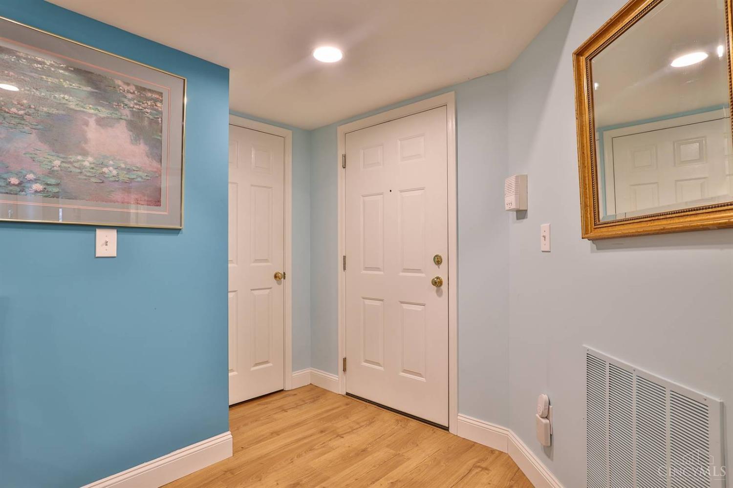 5345 Cooper Road, Unit H Montgomery, OH 45242 - Photo 4 of 32