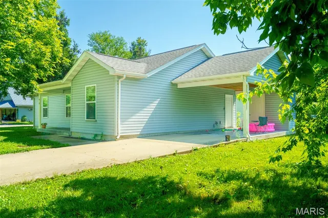 $192,000 | 913 North First Street, Steelville, MO 65565