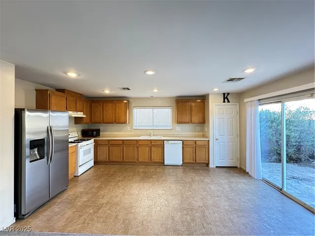 $1,745 | 6382 Coral Flower Court, Las Vegas, NV 89141