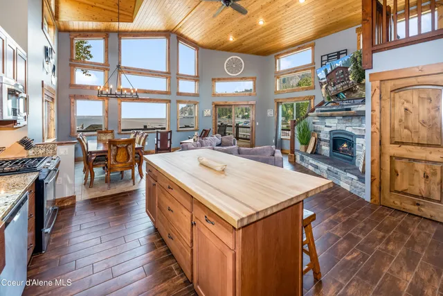 $1,980,000 | 37 Vacation Court, Coolin, ID 83821