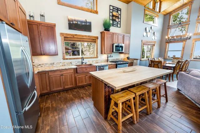 $1,980,000 | 37 Vacation Court, Coolin, ID 83821