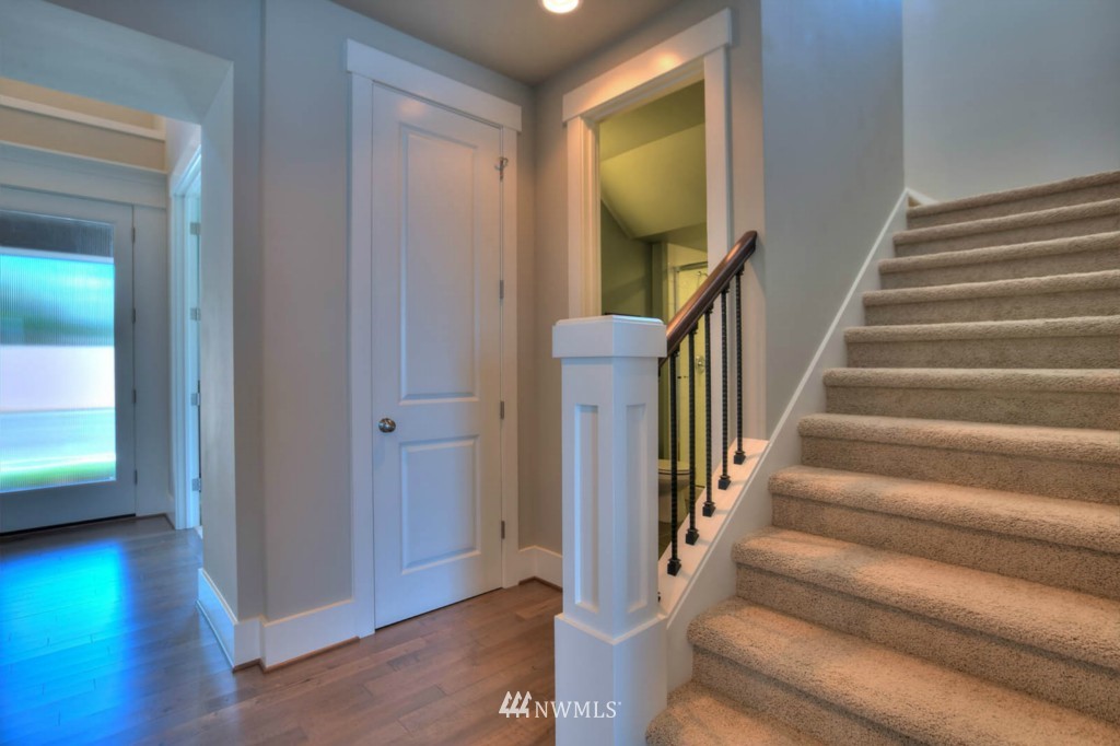 616 Field Place Northeast Renton, WA 98059 - Photo 15 of 25
