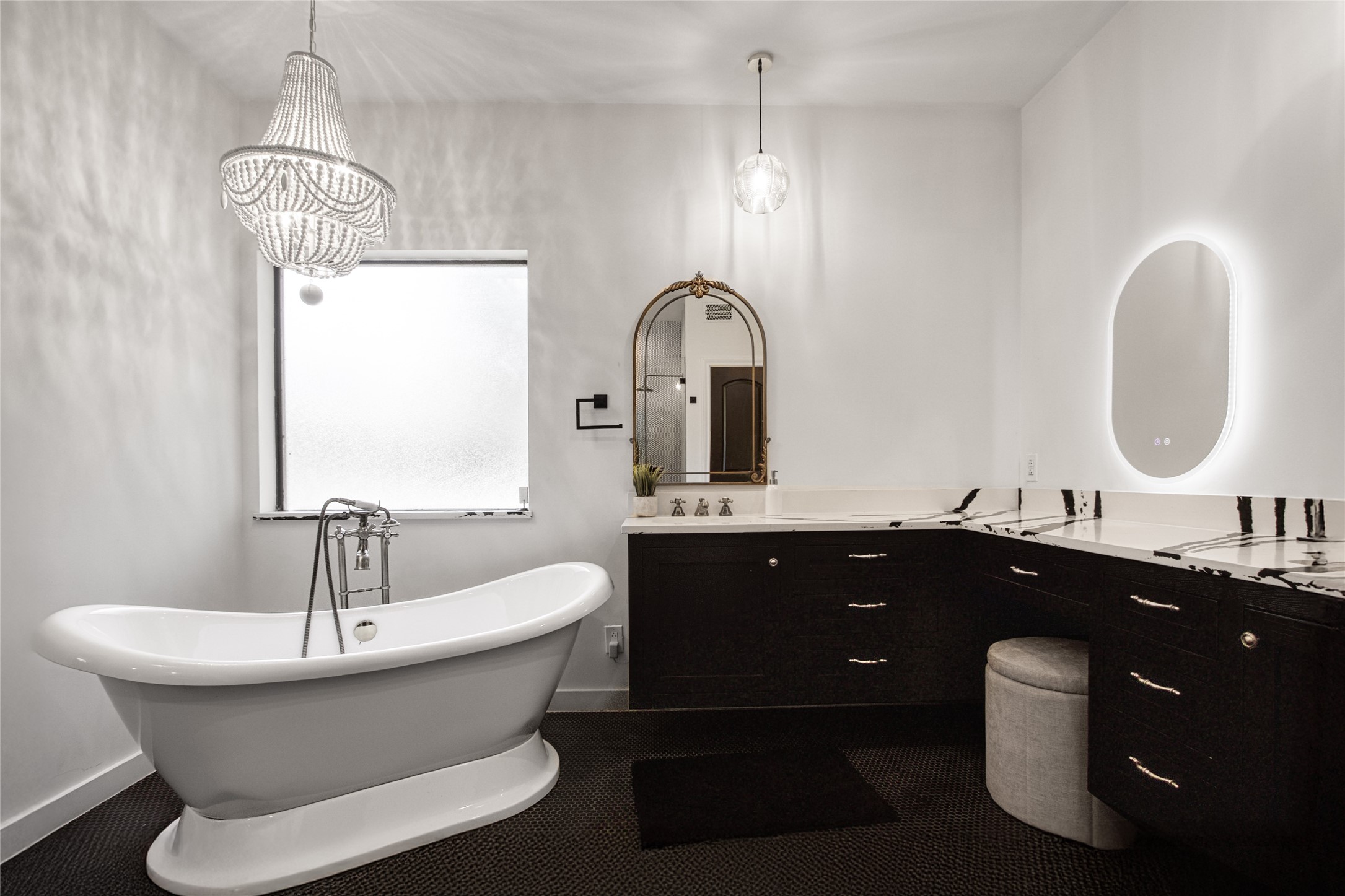 6782 Cutten Parkway Houston, TX 77069 - Photo 14 of 20 a bathroom with a double vanity sink a toilet a mirror and bathtub