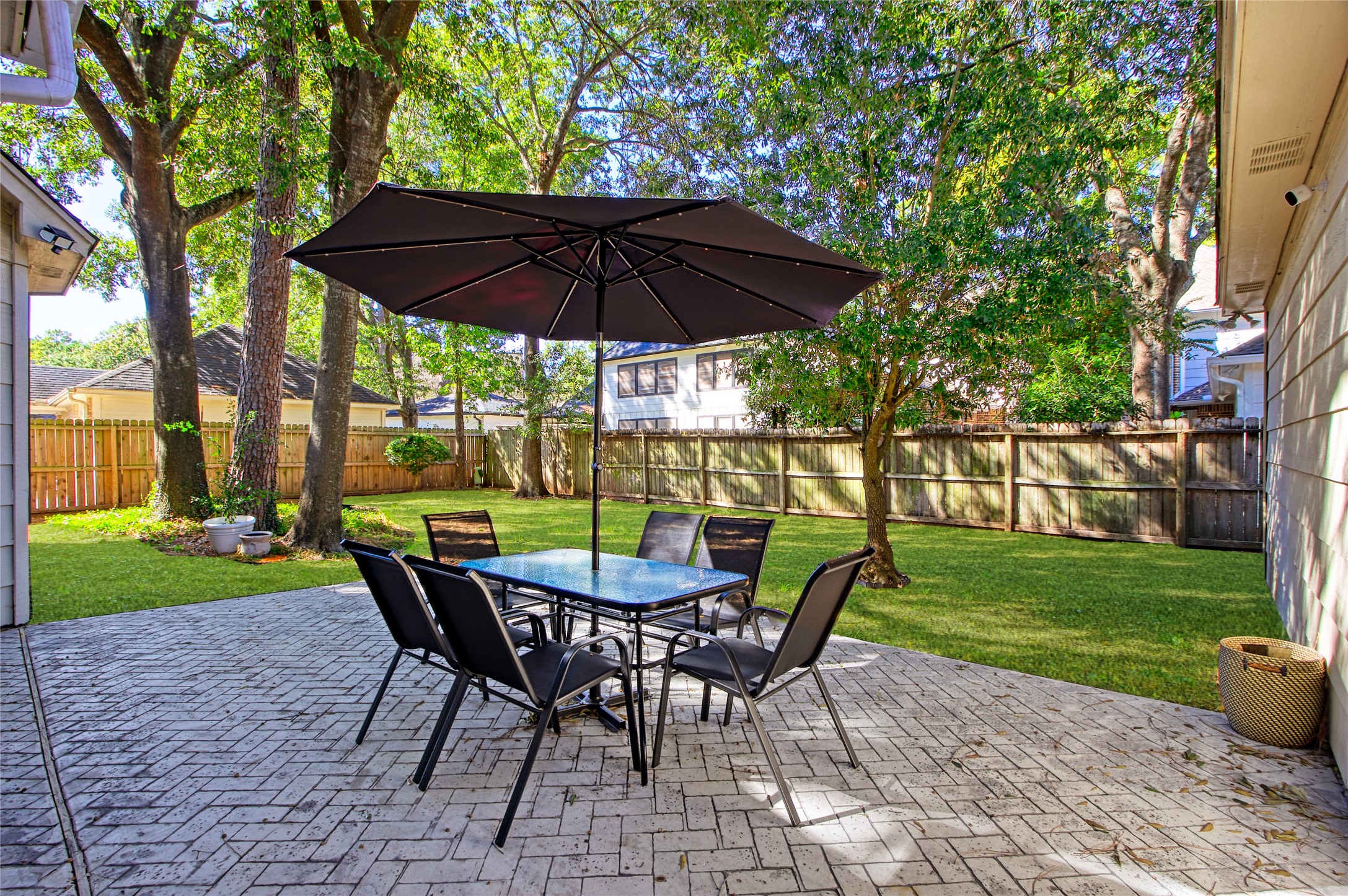 6782 Cutten Parkway Houston, TX 77069 - Photo 17 of 20 a view of a backyard with furniture and a garden