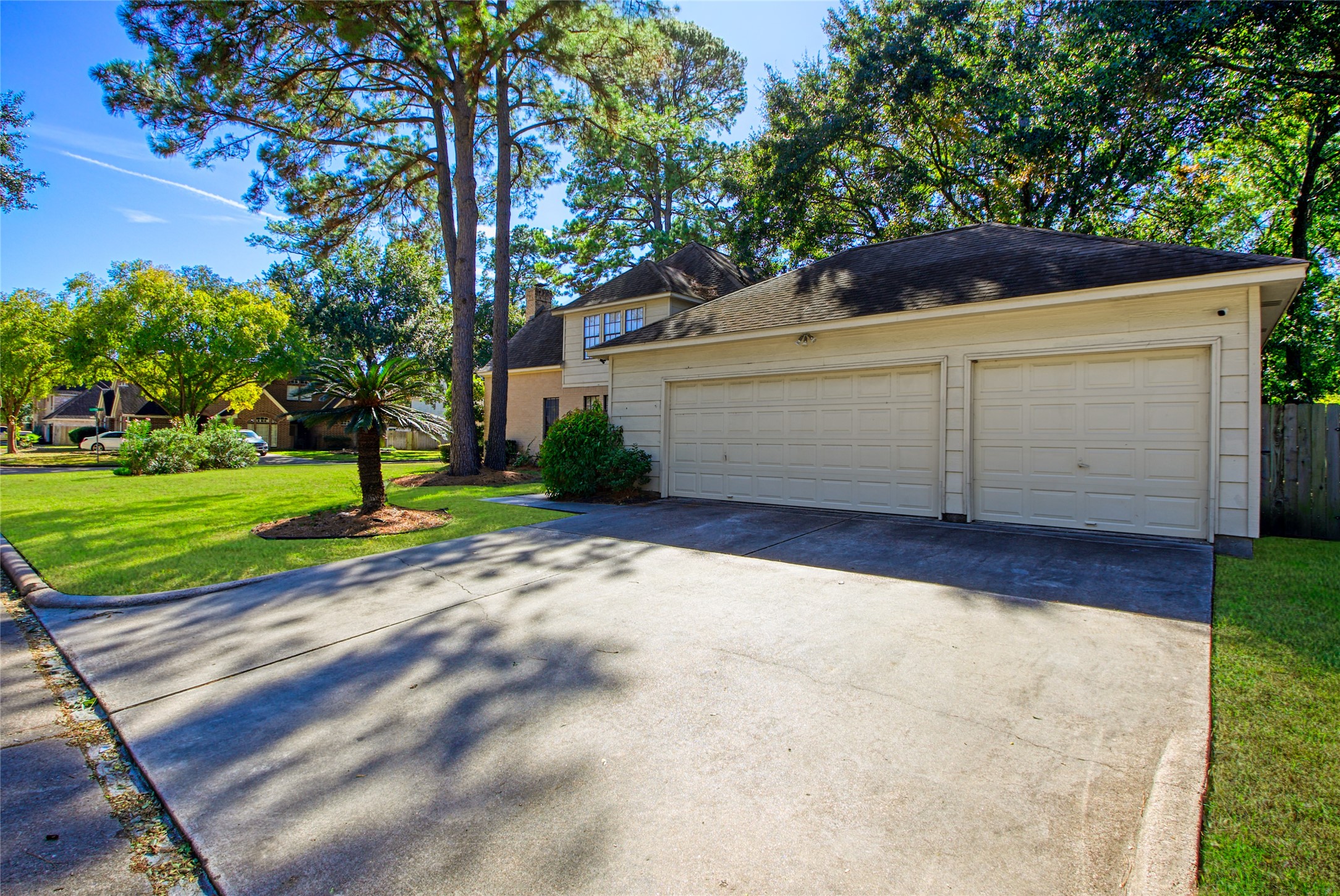 6782 Cutten Parkway Houston, TX 77069 - Photo 19 of 20 a view of a backyard