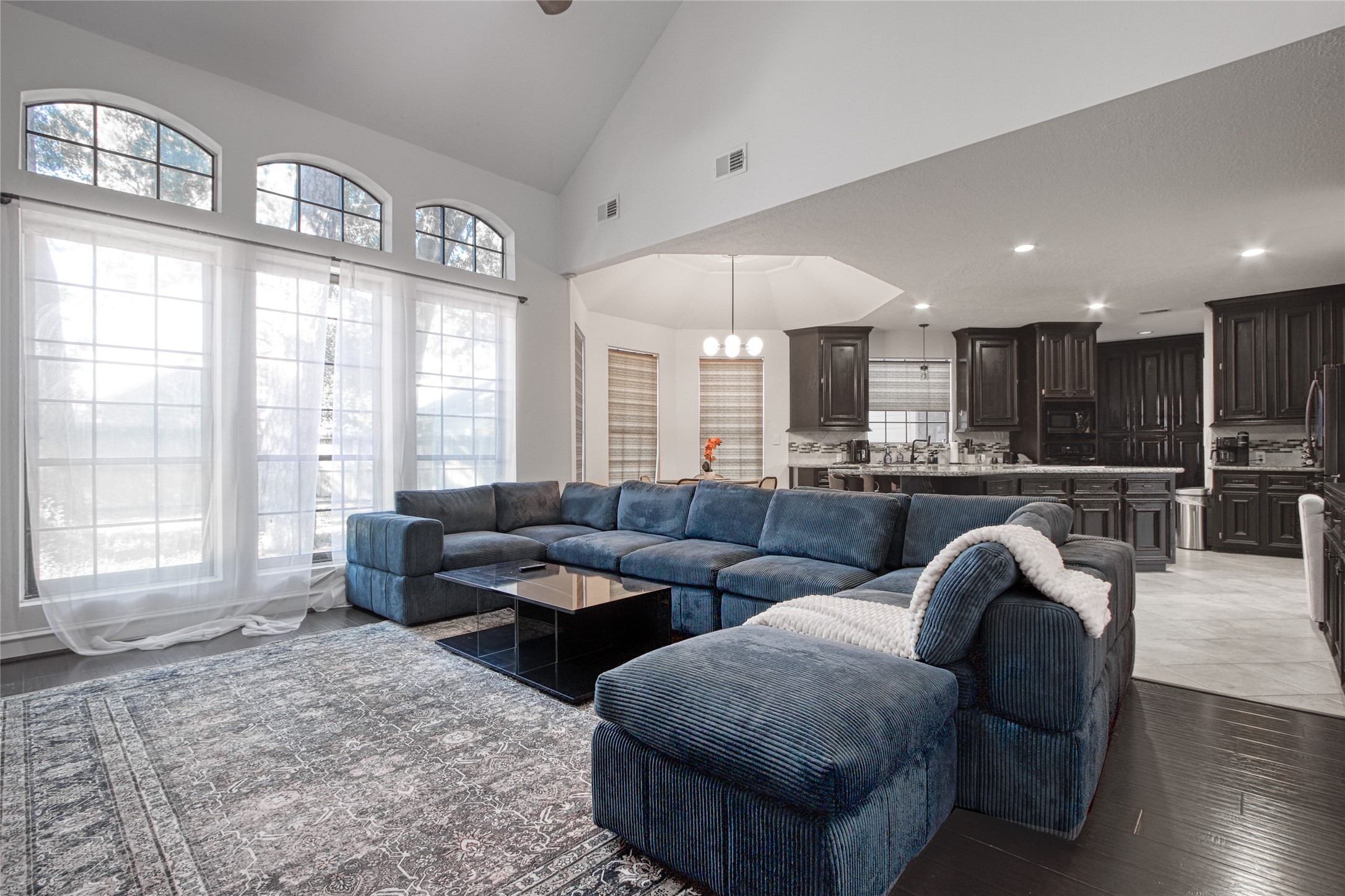6782 Cutten Parkway Houston, TX 77069 - Photo 8 of 20 a living room with furniture and a large window