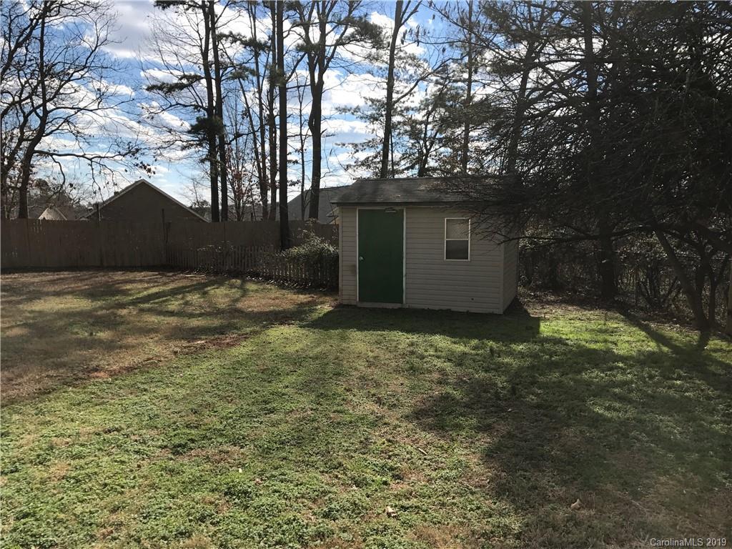1221 Gold Hill Road Fort Mill, SC 29708 - Photo 28 of 32 a backyard of a house with lots of green space