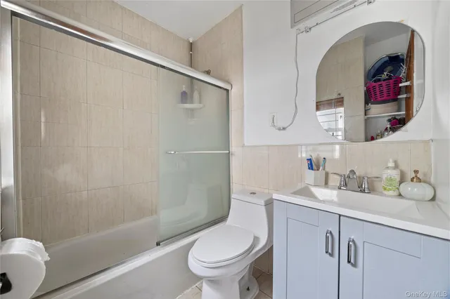 $575,000 | 1805 Lacombe Avenue | Soundview