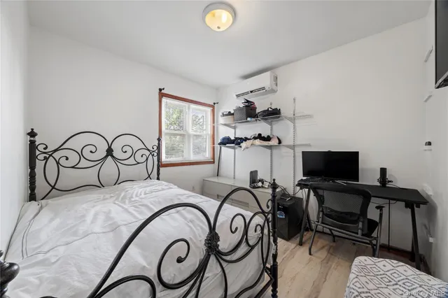 $575,000 | 1805 Lacombe Avenue | Soundview