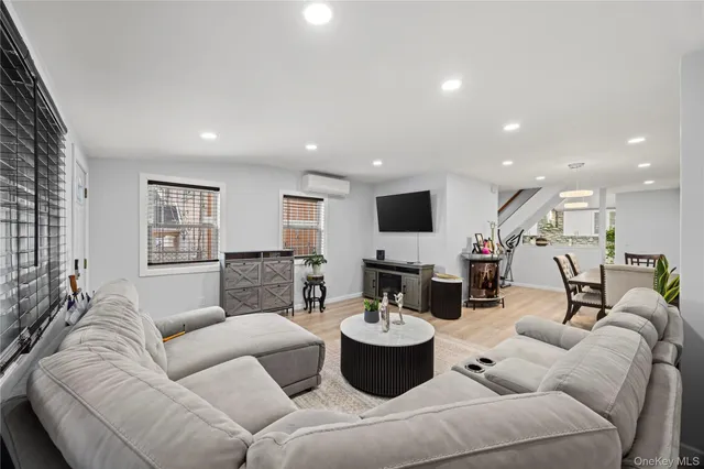 $575,000 | 1805 Lacombe Avenue | Soundview