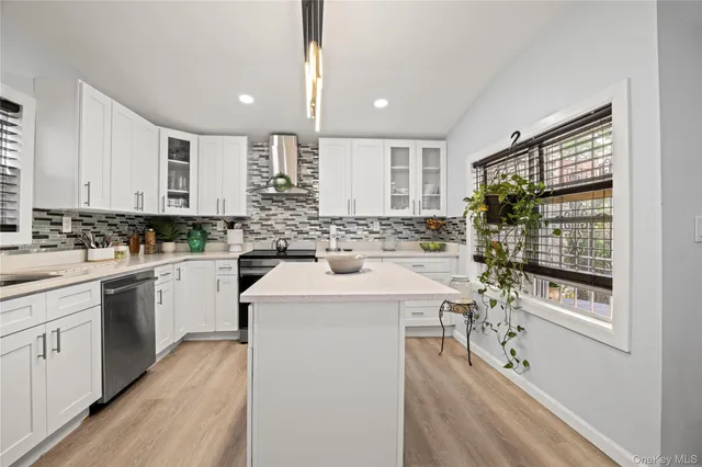 $575,000 | 1805 Lacombe Avenue | Soundview