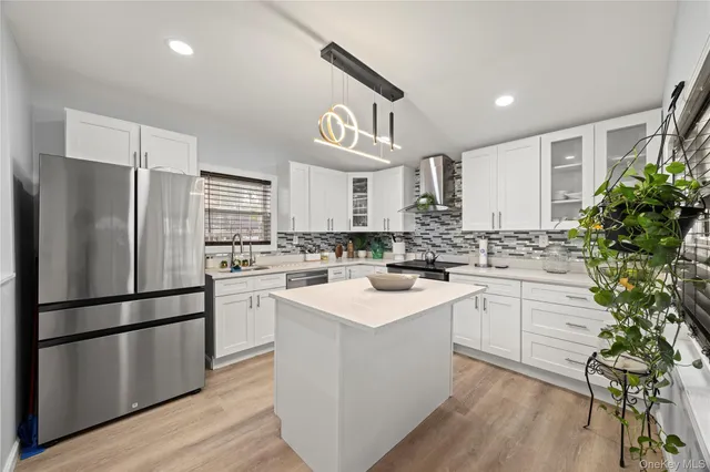 $575,000 | 1805 Lacombe Avenue | Soundview