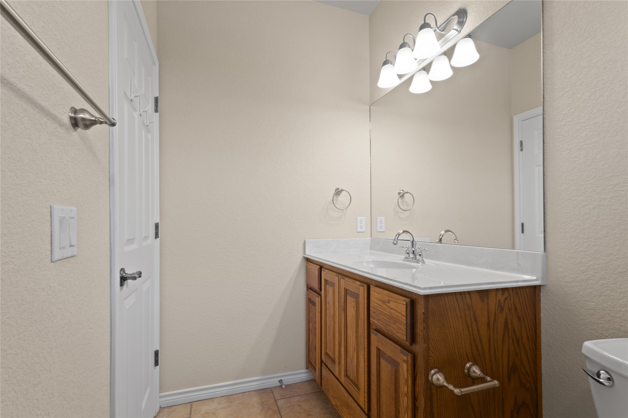 1005 Fort Davis Street Georgetown, TX 78633 - Photo 19 of 38 Guest bath