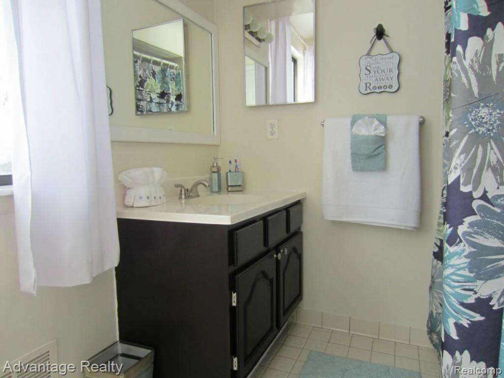8220 McKinley Road Algonac, MI 48001 - Photo 28 of 40 master bath.jpg