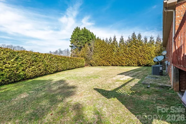 a view of a yard with an trees