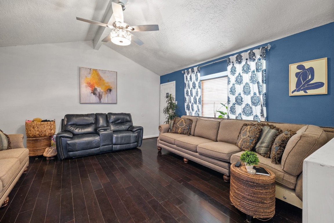 5130 Court Road Houston, TX 77053 - Photo 2 of 20 Welcome Home