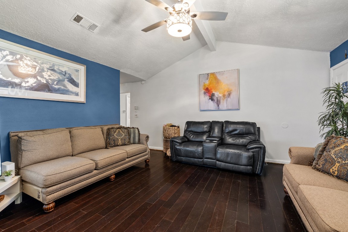 5130 Court Road Houston, TX 77053 - Photo 6 of 20 Other view of Living