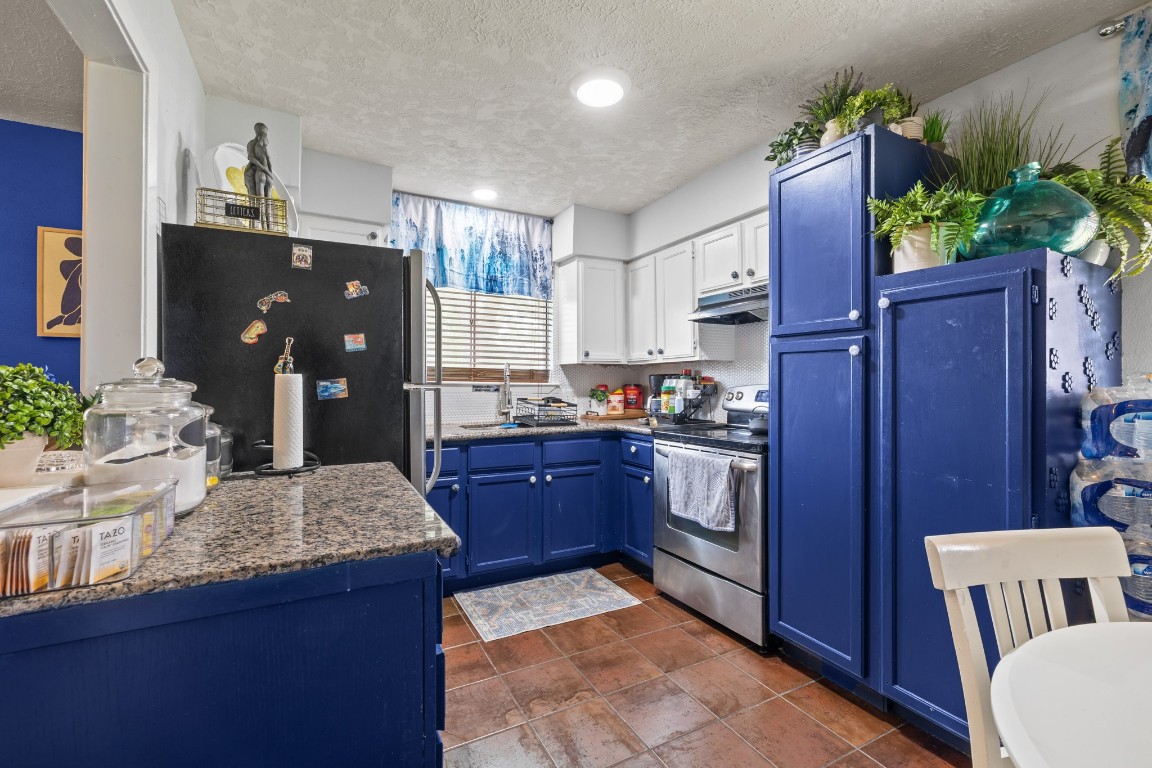 5130 Court Road Houston, TX 77053 - Photo 7 of 20 Kitchen