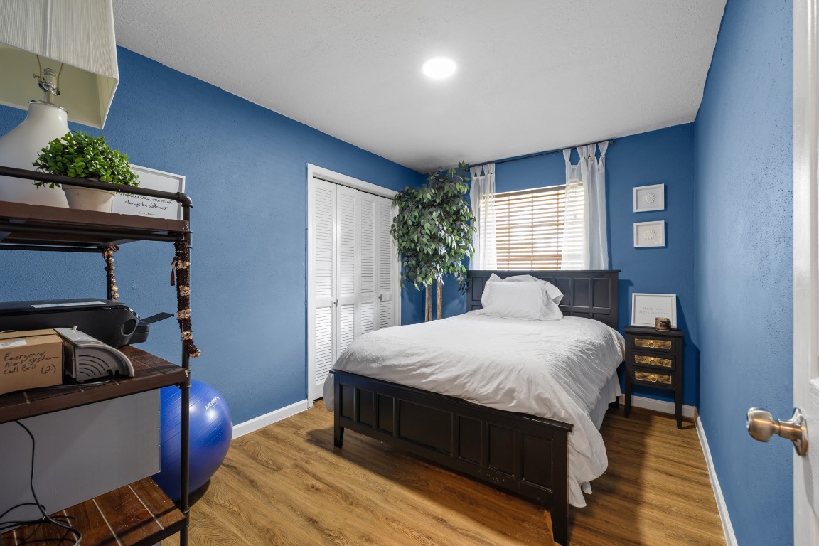 5130 Court Road Houston, TX 77053 - Photo 10 of 20 Bright Secondary bedroom 3
