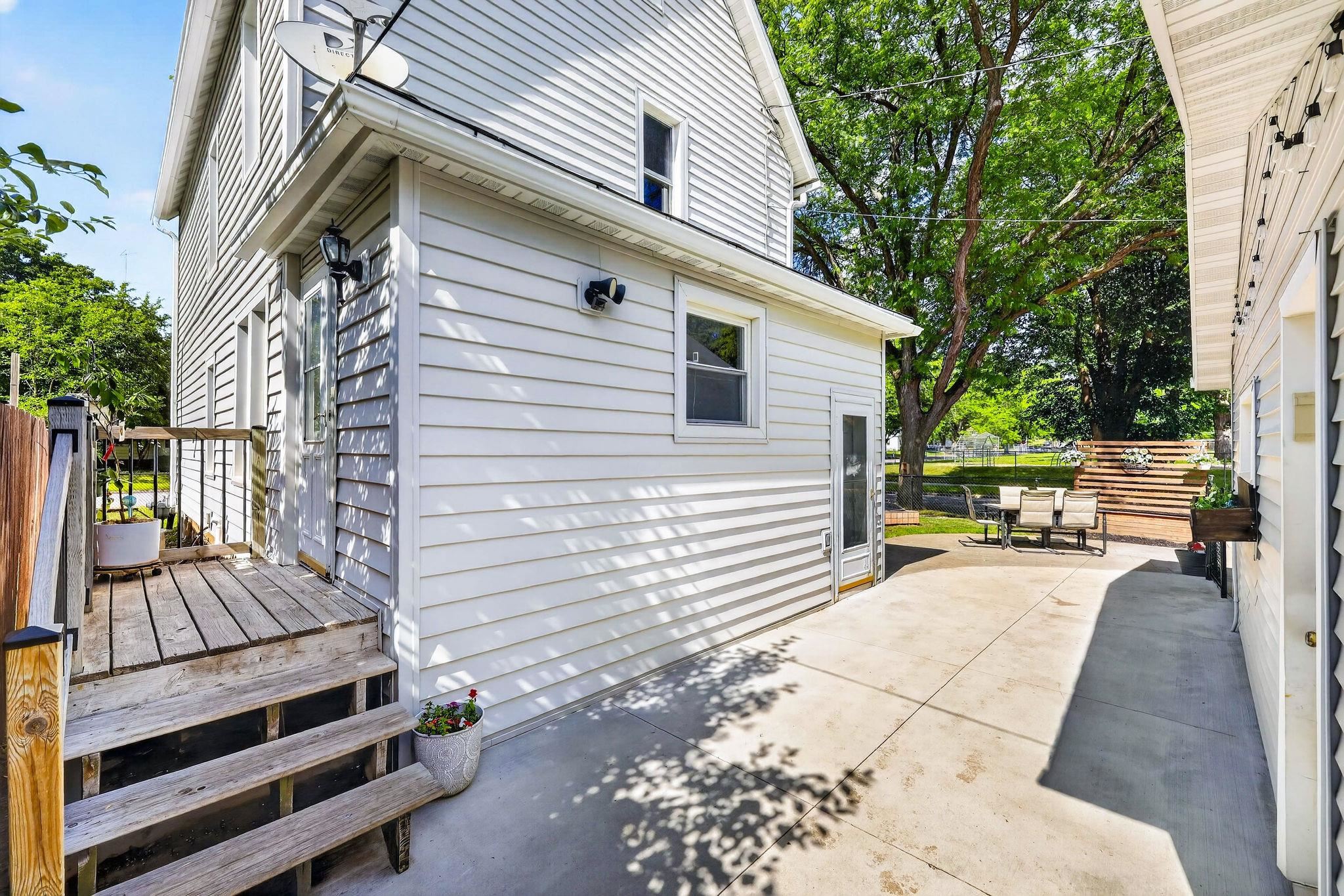 432 6th Street Baraboo, WI 53913 - Photo 9 of 56