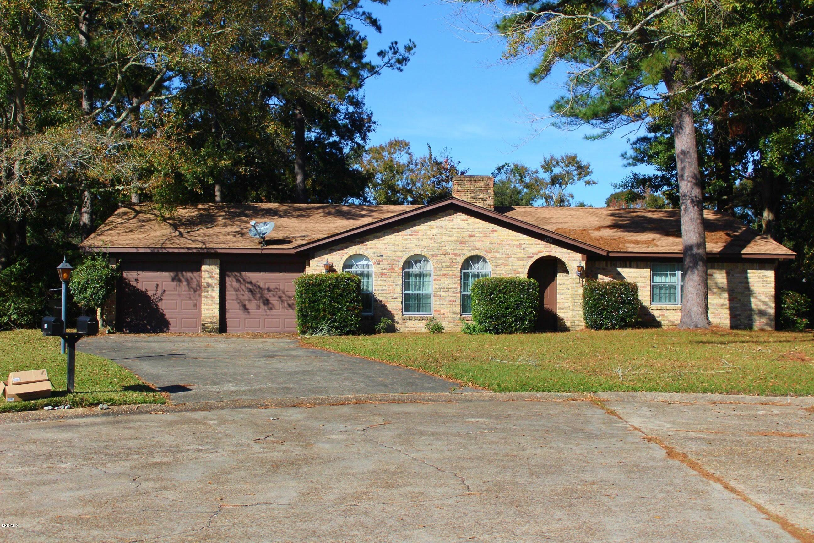 3755 Woodplace front
