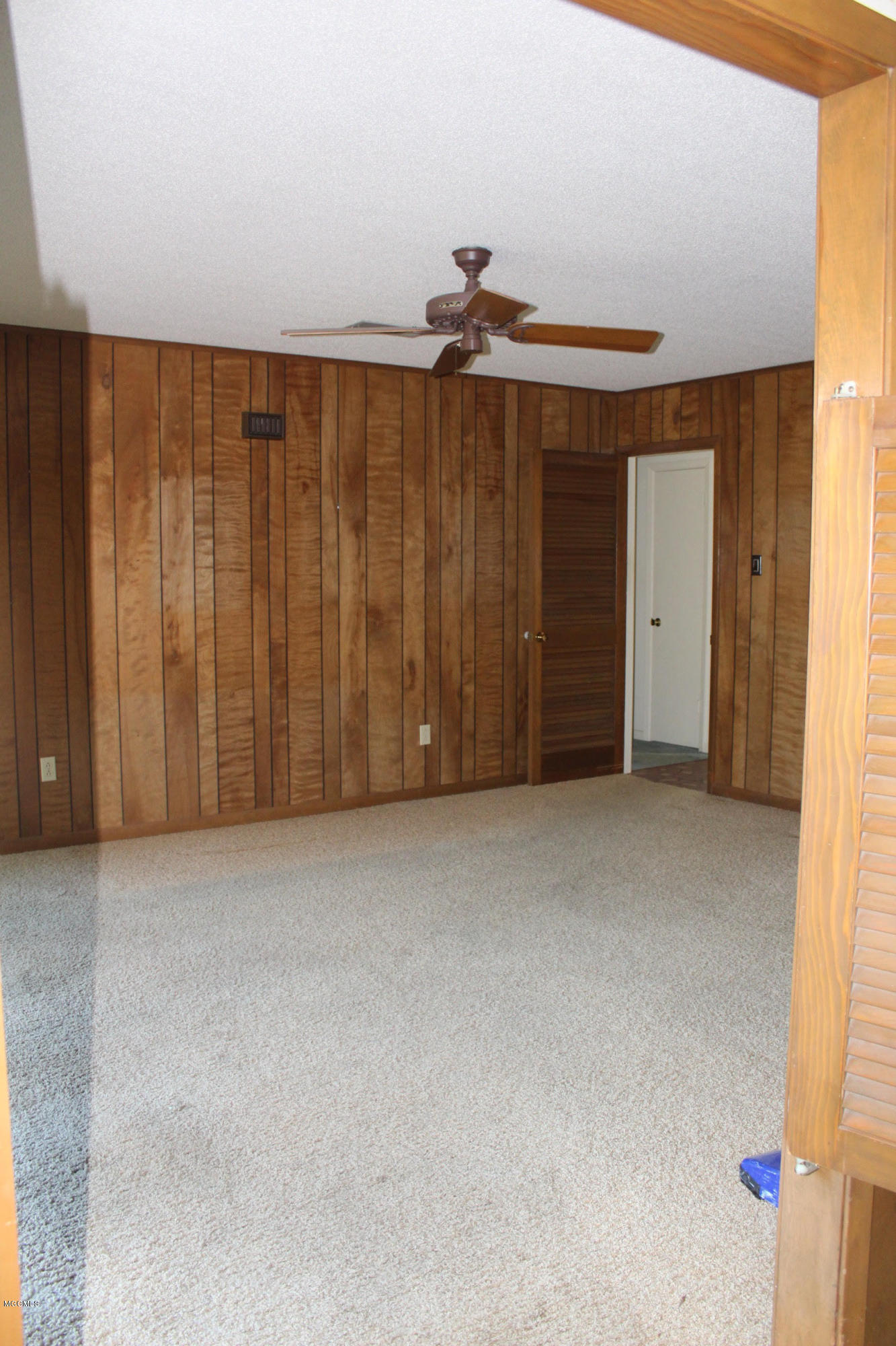 3755 Wood Place Moss Point, MS 39563 - Photo 11 of 19 3755 Woodplace living 2