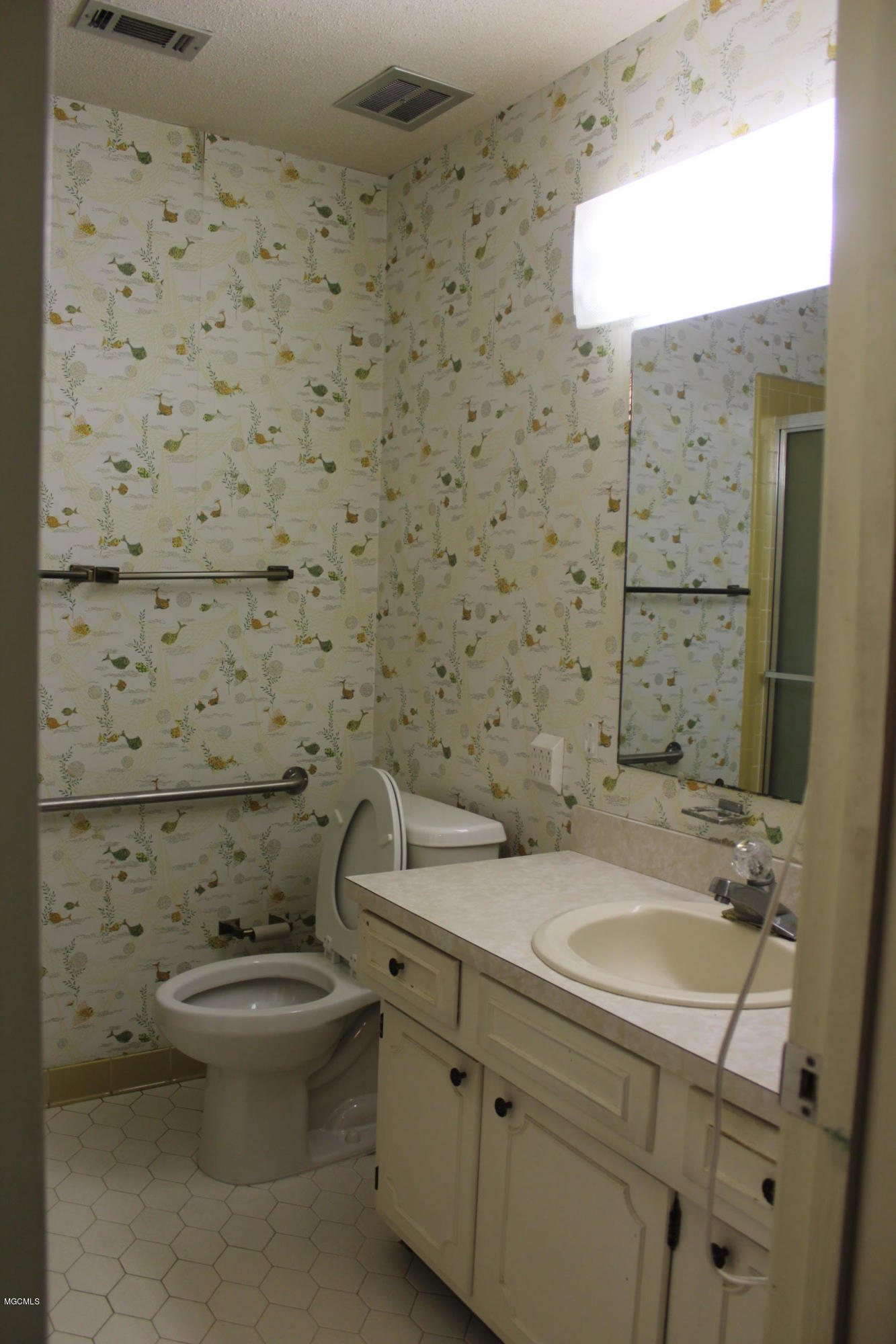 3755 Wood Place Moss Point, MS 39563 - Photo 14 of 19 3755 Woodplace Master bath 2