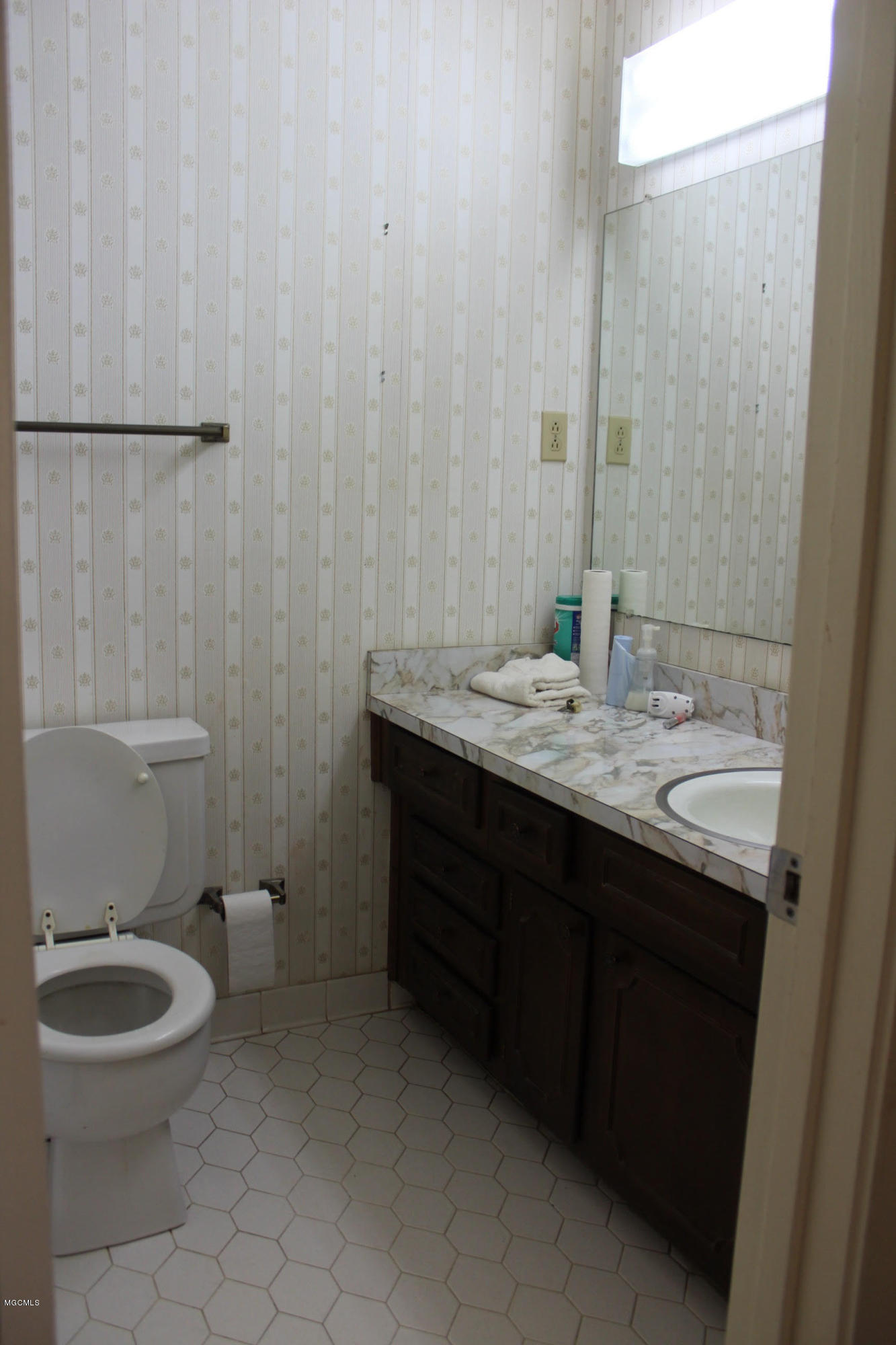 3755 Wood Place Moss Point, MS 39563 - Photo 18 of 19 3755 Woodplace Hall Bath 2