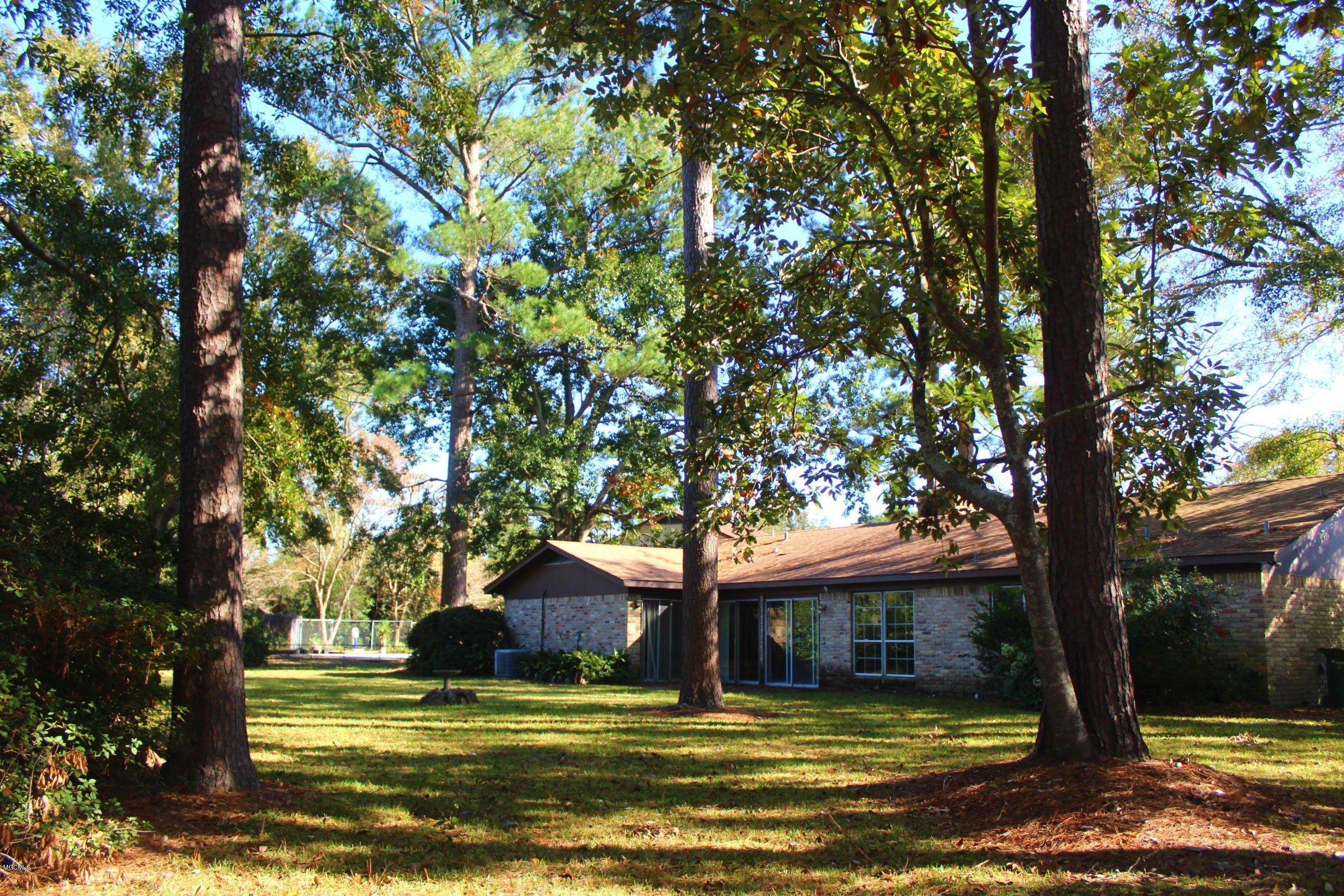 3755 Woodplace Back 2
