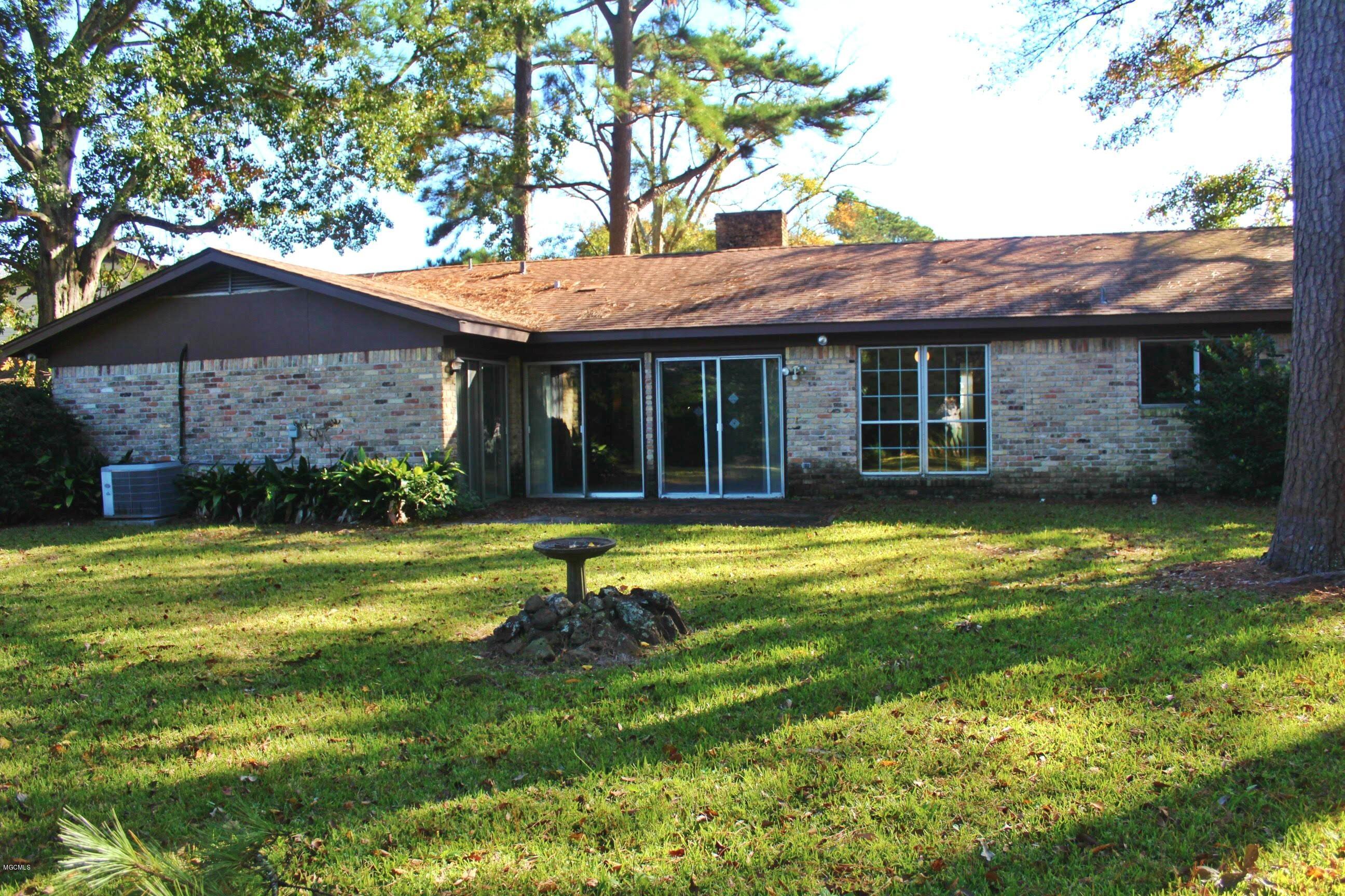 3755 Woodplace back of house