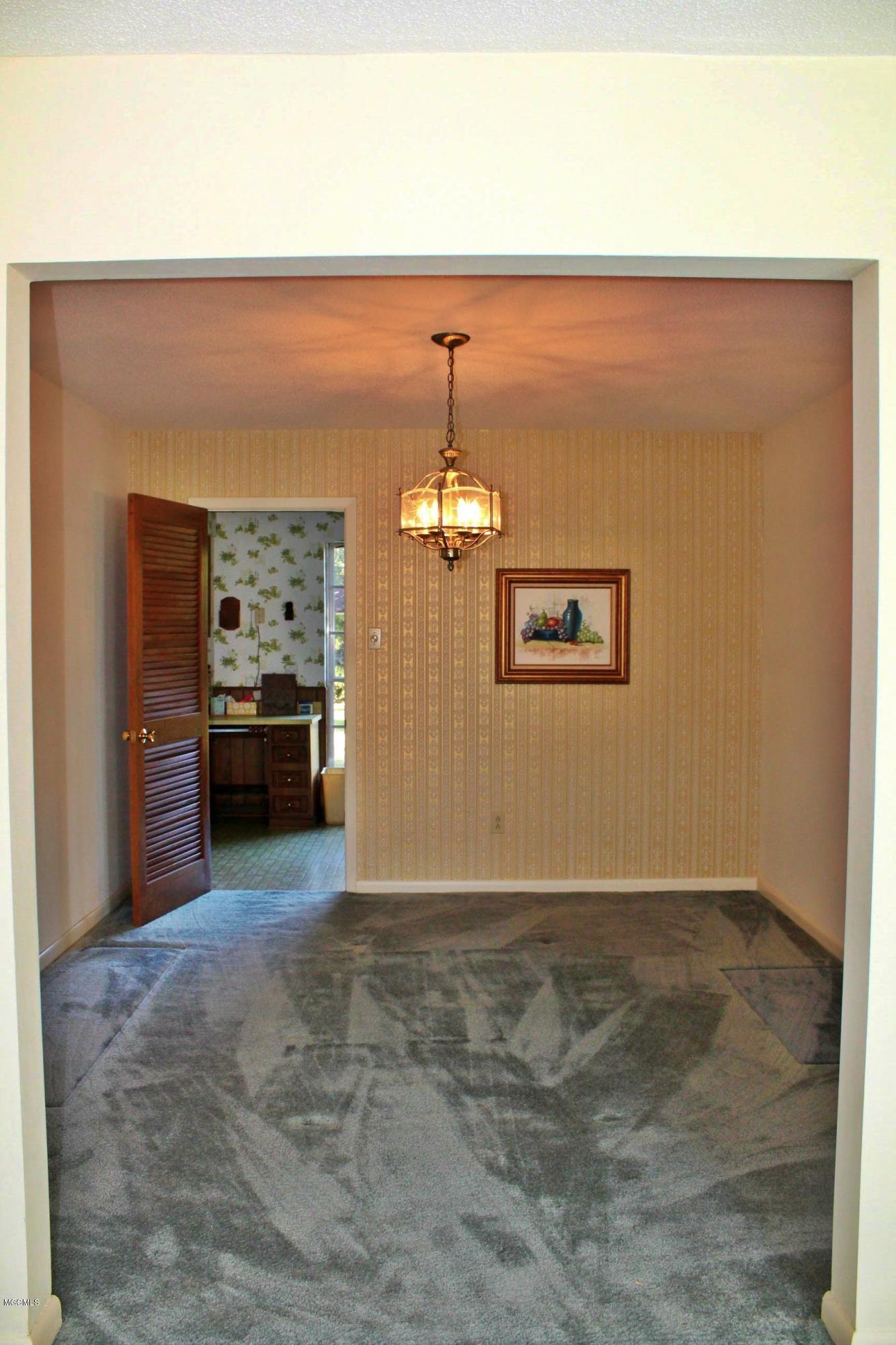 3755 Wood Place Moss Point, MS 39563 - Photo 8 of 19 3755 Woodplace dining